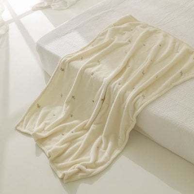 couverture bébé beige en velours avec olives 