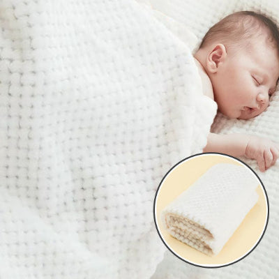 couverture bébé blanche bébé dort